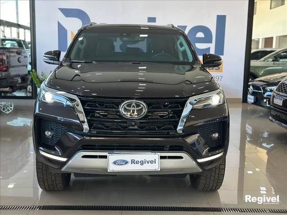 TOYOTA HILUX SW4 2.8 D-4D TURBO DIESEL SRX 4X4 AUTOMÁTICO